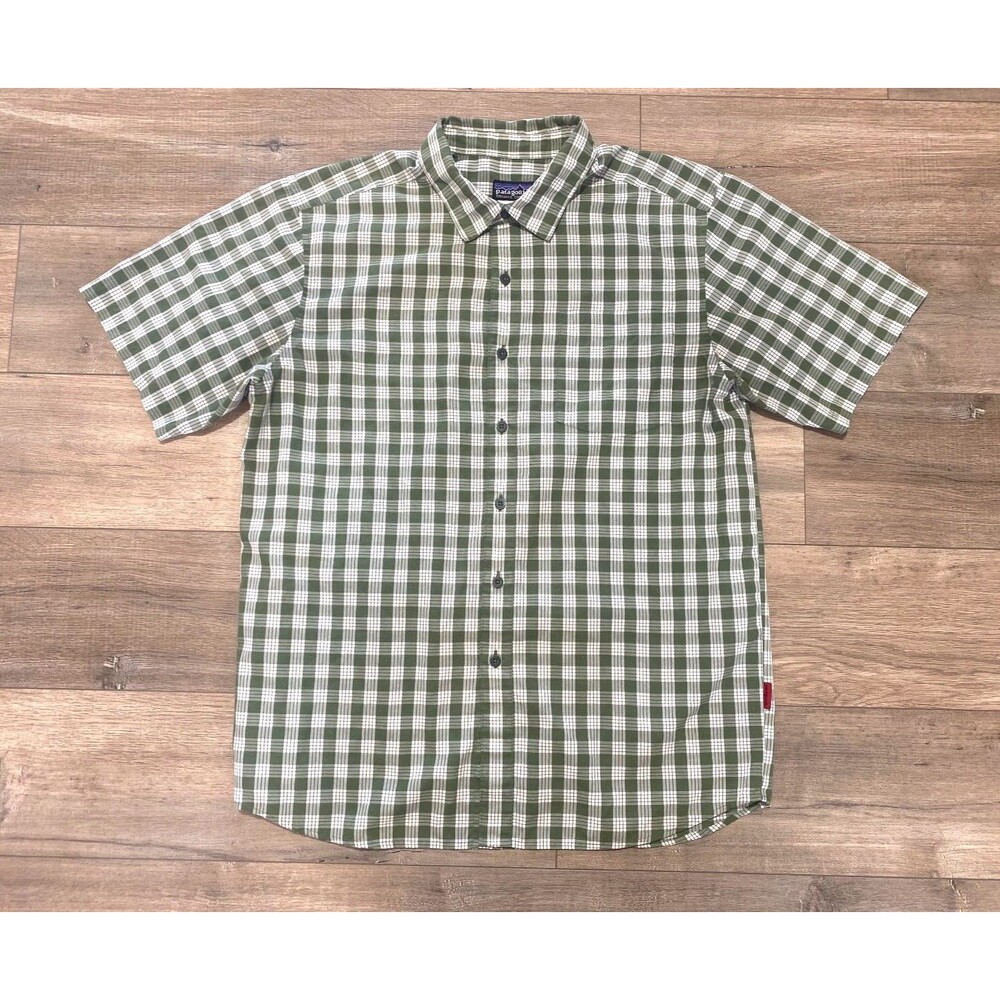 Patagonia Fezzman Mens M Plaid Short Sleeve Button Up Lightweight Hiking Shirt - Picture 1 of 7
